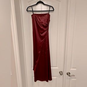 Timeless burgundy dress